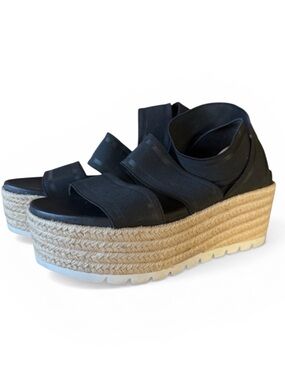 J. SLIDE. QUARTZ. Ladies sandal size 7, very good condition Black